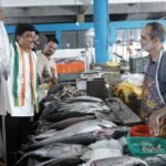 മത്സ്യത്തൊഴിലാളികളുടെ പ്രശ്നങ്ങൾക്ക് പരിഹാരം കാണും; തലശ്ശേരി മാർക്കറ്റിൽ വോട്ടഭ്യർഥിച്ച് യു.ഡി.എഫ് സ്ഥാനാർഥി കെ.പി. സാജു