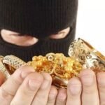 കൂറ്റൂരിൽ പൂട്ടിയിട്ട വീട്ടിൽ കവർച്ച 50 പവനോളം കവർന്നു