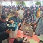 നാളെ വോട്ടെടുപ്പ്; ജില്ലയിൽ പോളിംഗ് സാമഗ്രികളുടെ വിതരണം ആരംഭിച്ചു; ഉദ്യോഗസ്ഥർ ബൂത്തുകളിലേക്ക്