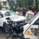  മുണ്ടേരി പടന്നോട്ട് കാറും മിനി വാനും കൂട്ടിയിടിച്ചു രണ്ട് പേർക്ക് പരിക്ക്.  