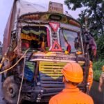എരിപുരത്ത് കണ്ടെയ്നർ ലോറിയും ഗ്യാസ് ലോറിയും കൂട്ടിയിടിച്ചു; കാബിനിൽ കുടുങ്ങിയ ഡ്രൈവറെ അഗ്നിരക്ഷാസേന രക്ഷപ്പെടുത്തി