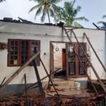 കനത്ത മഴയിൽ വീടുതകർന്നു വീട്ടുകാർ അൽഭുതകരമായി രക്ഷപ്പെട്ടു