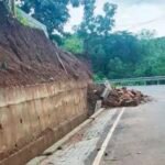 ഇരിട്ടിയിൽ 30 ലക്ഷം രൂപയുടെ റോഡ് സംരക്ഷണഭിത്തി തകർന്നു; ഗതാഗതവും സമീപത്തെ വീടും ഭീഷണിയിൽ