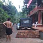 ക്ഷേത്രത്തിലേക്കുള്ള റോഡ് അടച്ച നടപടിയിൽ വ്യാപക പ്രതിഷേധം